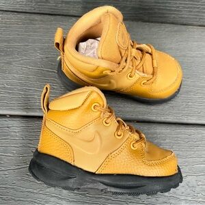 NIKE MANOA LTR WHEAT TAN BOOT SNEAKER SIZE 5C